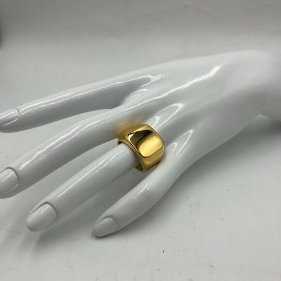18K Gold Plated Women's Unisex Heavy Statement Ring Square Waterproof Size 8 - Picture 3 of 13